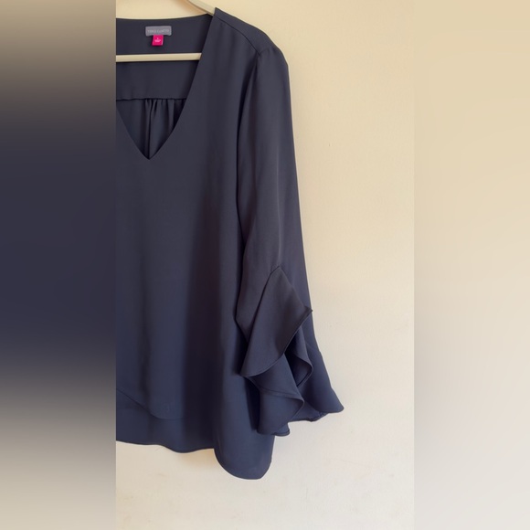 NWT Vince Camuto Black Ruffle Flutter Sleeve V-Neck Blouse Plus Size large - Picture 3 of 8